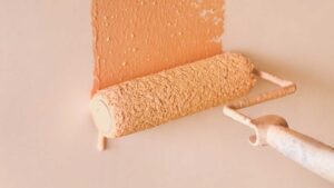 Peinture orange sur un mur